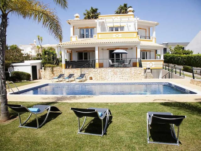 Sunny Deluxe managed Airbnb listing 1