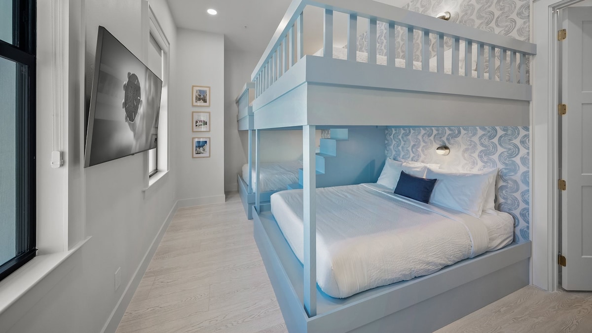 2 gyvenamasis lygis - 6 miegamasis - dviaukštės lovos (2) ir vonios kambarys su vonios kambariu