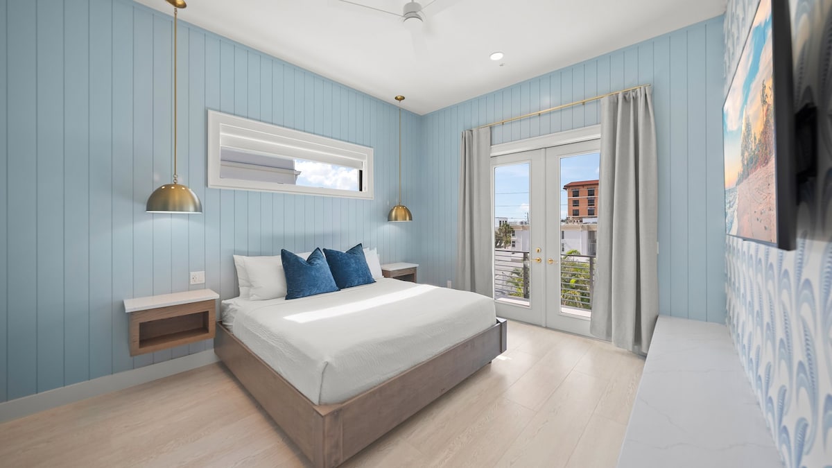 2 gyvenimas - pagrindinis miegamasis 1 - karališko dydžio lova - prieiga prie balkono - vonios kambarys su vonios kambariu