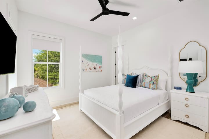 მე-2 სართული - დედოფლის საძინებელი დამხმარე სააბაზანოთი