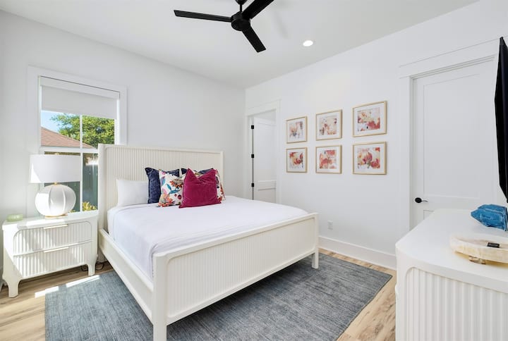 I სართული - კინგ ‑ აპარტამენტი სააბაზანოთი