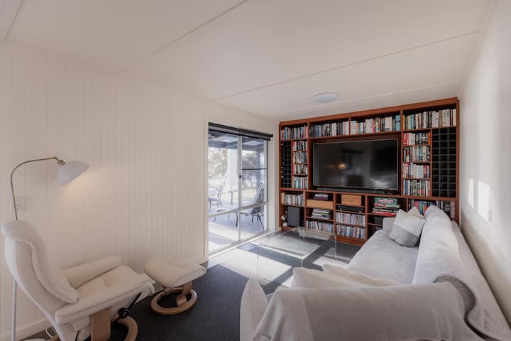 Cliff-top Retreat | Ocean Views - Orford