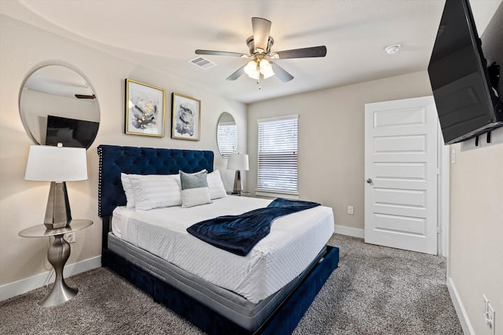 Chumba cha 3 cha kulala kilicho na kitanda cha ukubwa wa kifalme!