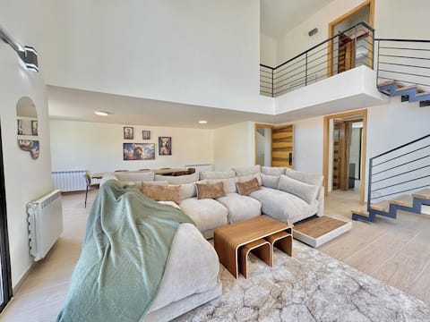 Sierra Faqra | Duplex 3-BR w/ Pool & Balcony