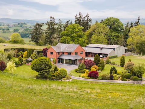 Ty Cefn - Free Sunday Night*