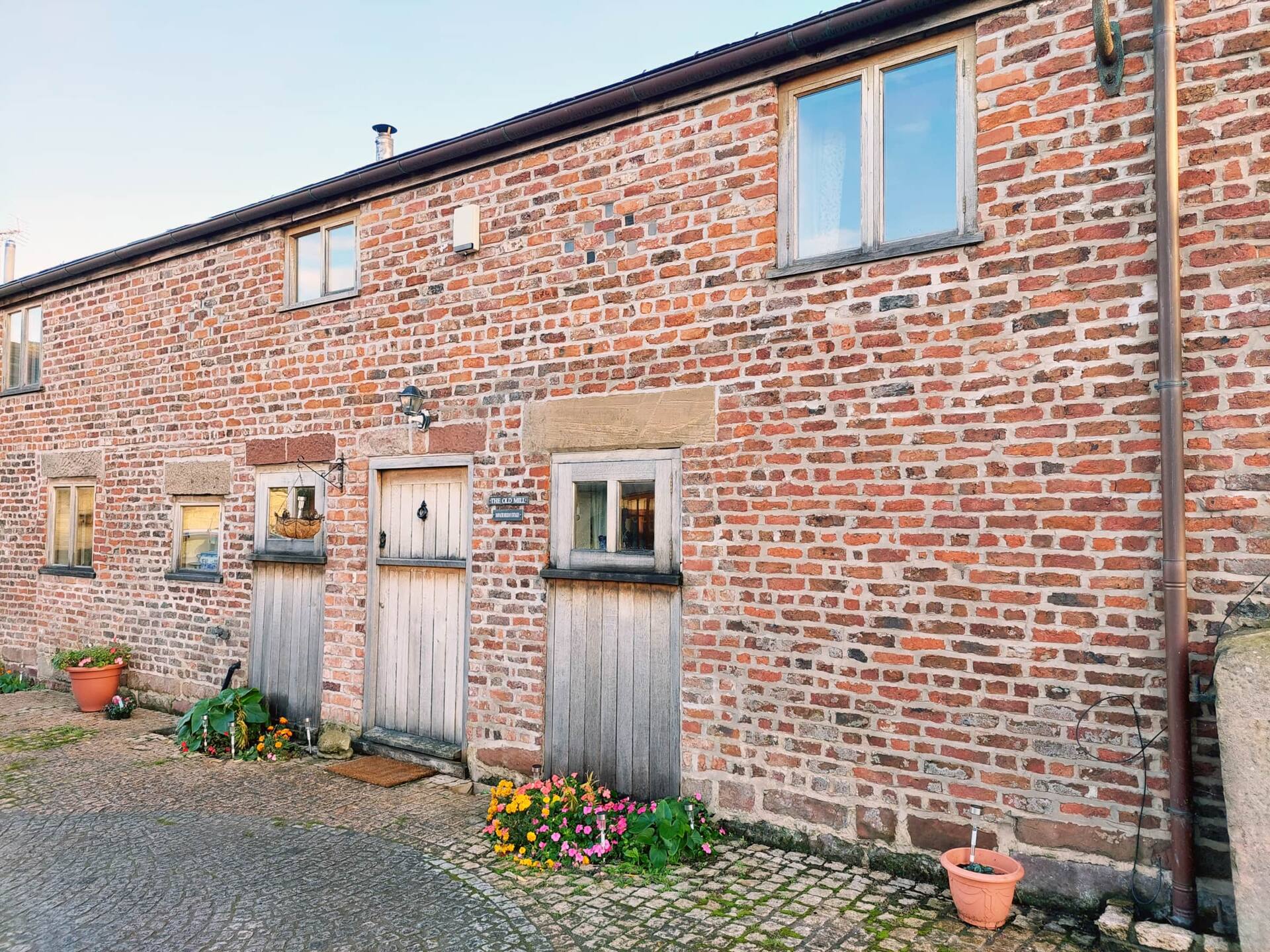 The Old Mill at Barnacre - Cosy cottage with private hot tub & pool access — photo 2