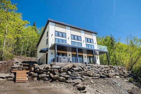 Spa, Mountain, Pool table | The High 132