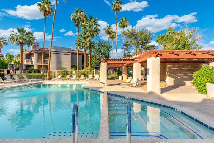 Central 2br Condo Near Golf, Shopping & Nightlife - Scottsdale, AZ
