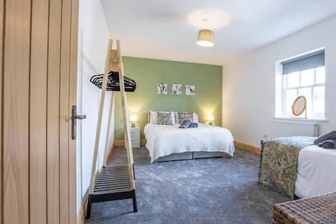 Manchester Retreat – Free Parking & Sleeps 5