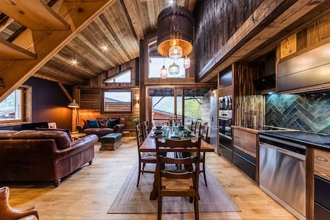 Annonce Airbnb populaire: Alpine Artisan Stay | Views, Balcony, Garage à Saint Jean D'aulps