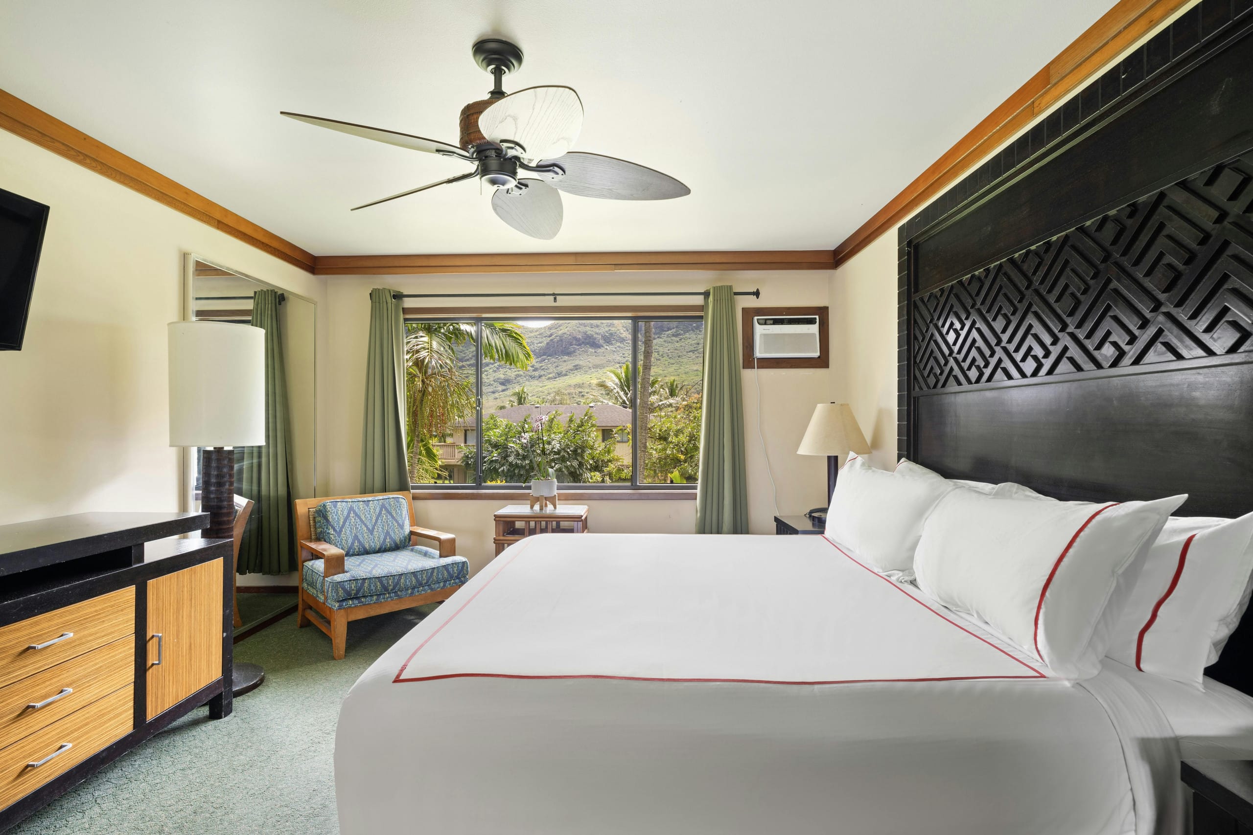 Kauai Inn, Deluxe king mountain view - Image 4