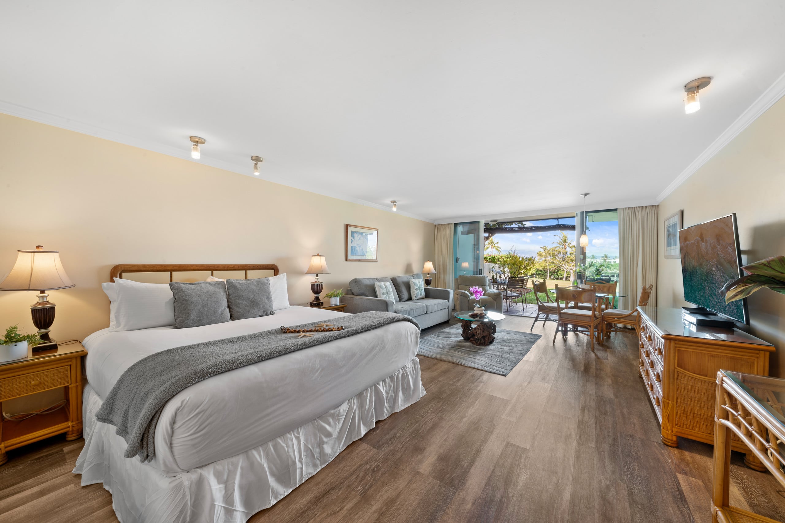 Condo in Lahaina · ★4.8 · 1 bedroom · 1 bed · 1 bath - Image 2