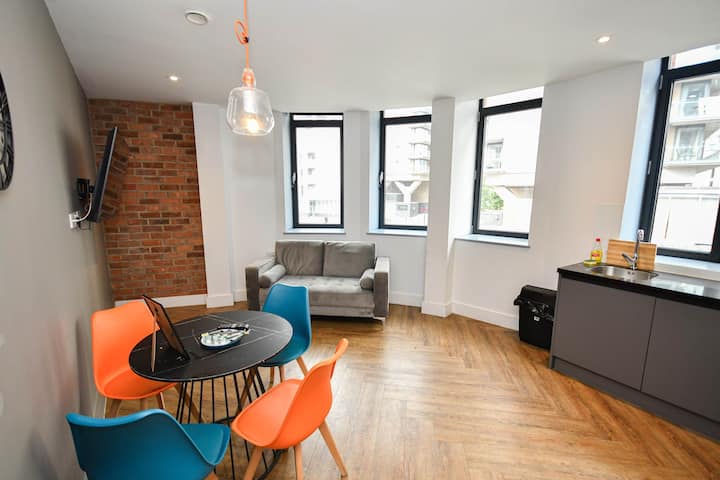 Spacious 2bed Central Manchester Flat W Security - Salford