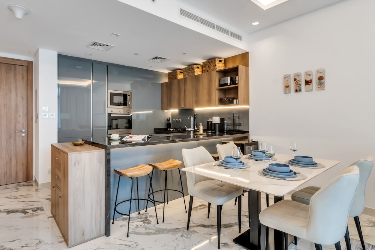 Top Airbnb: Cozy & Spacious 1BR in JVT in Al Barsha South Fifth