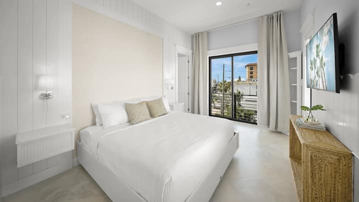 Საძინებელი 6 - დიდი ზომის საწოლი და სააბაზანო