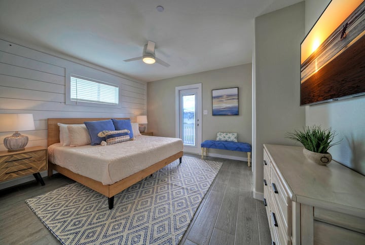 El dormitorio principal cuenta con una cama king. (Érase una vez una marea)