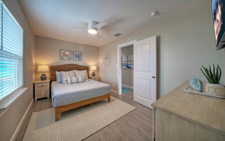 El dormitorio 5 cuenta con una cama tamaño queen. (Érase una vez una marea)