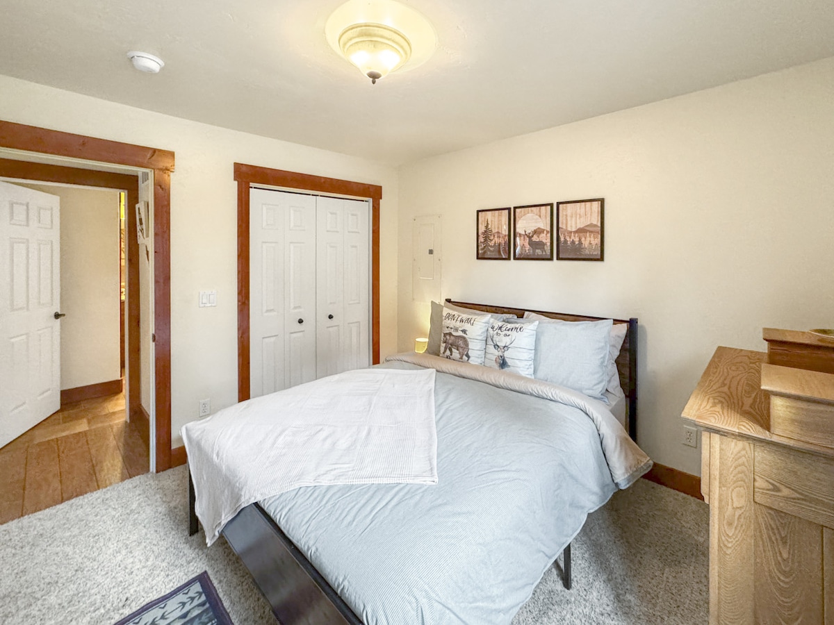 Abajo: cama tamaño queen