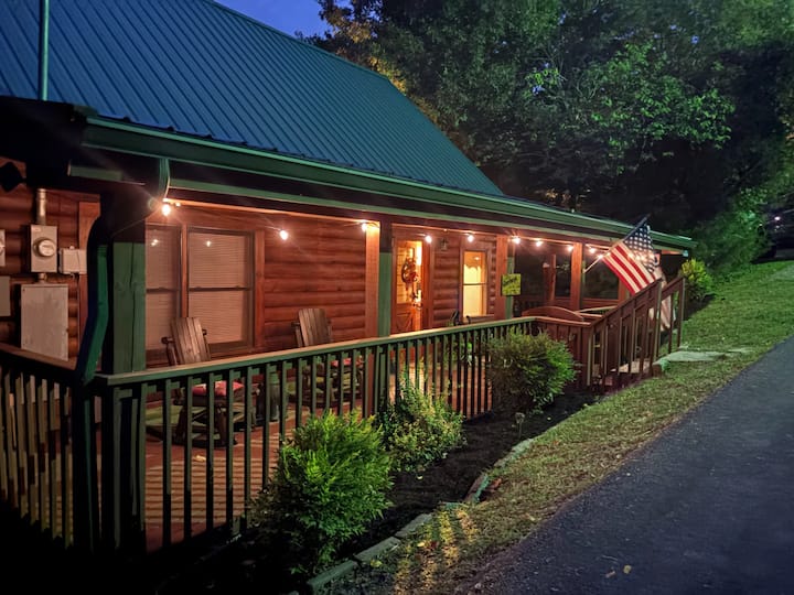 *Gorgeous 3bd Cabin Near Lake W/ Pool Access* - Dandridge, TN