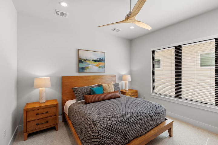 Спалня 4: суперголямо двойно легло и двуетажно легло