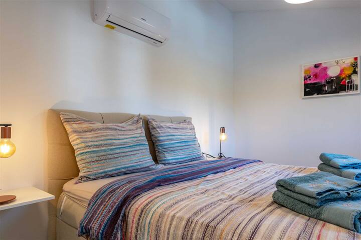 Რბილი თეთრეული, ელეგანტური დიზაინი და მშვიდი გარემო – ძილი არასდროს გრძნობდა თავს ასე კარგად.