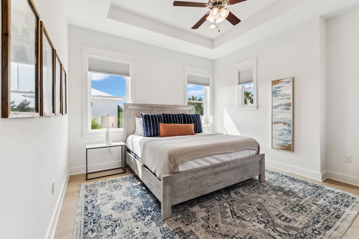 Primaire slaapkamer met prachtig kingsize bed!