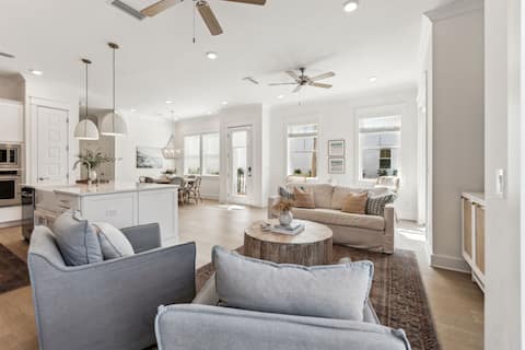 Coastal Grace on 30A ~ Bikes, Golf Cart, 2 Pools