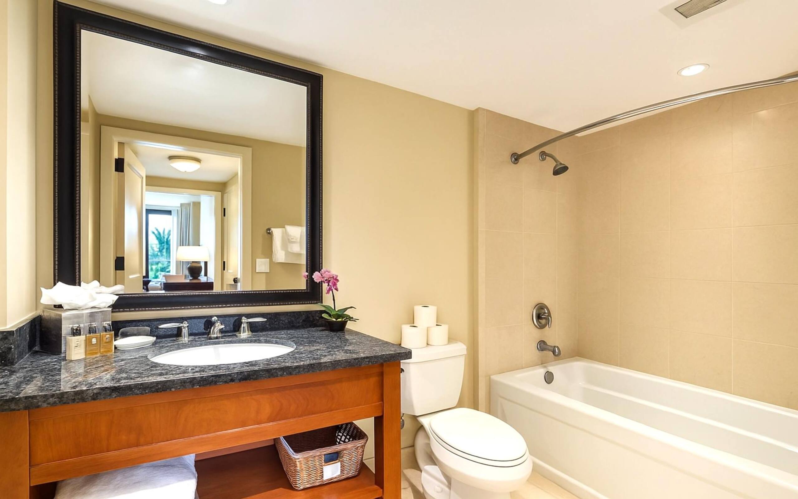 Condo in Lahaina · ★4.4 · 2 bedrooms · 3 beds · 2 baths - Image 11