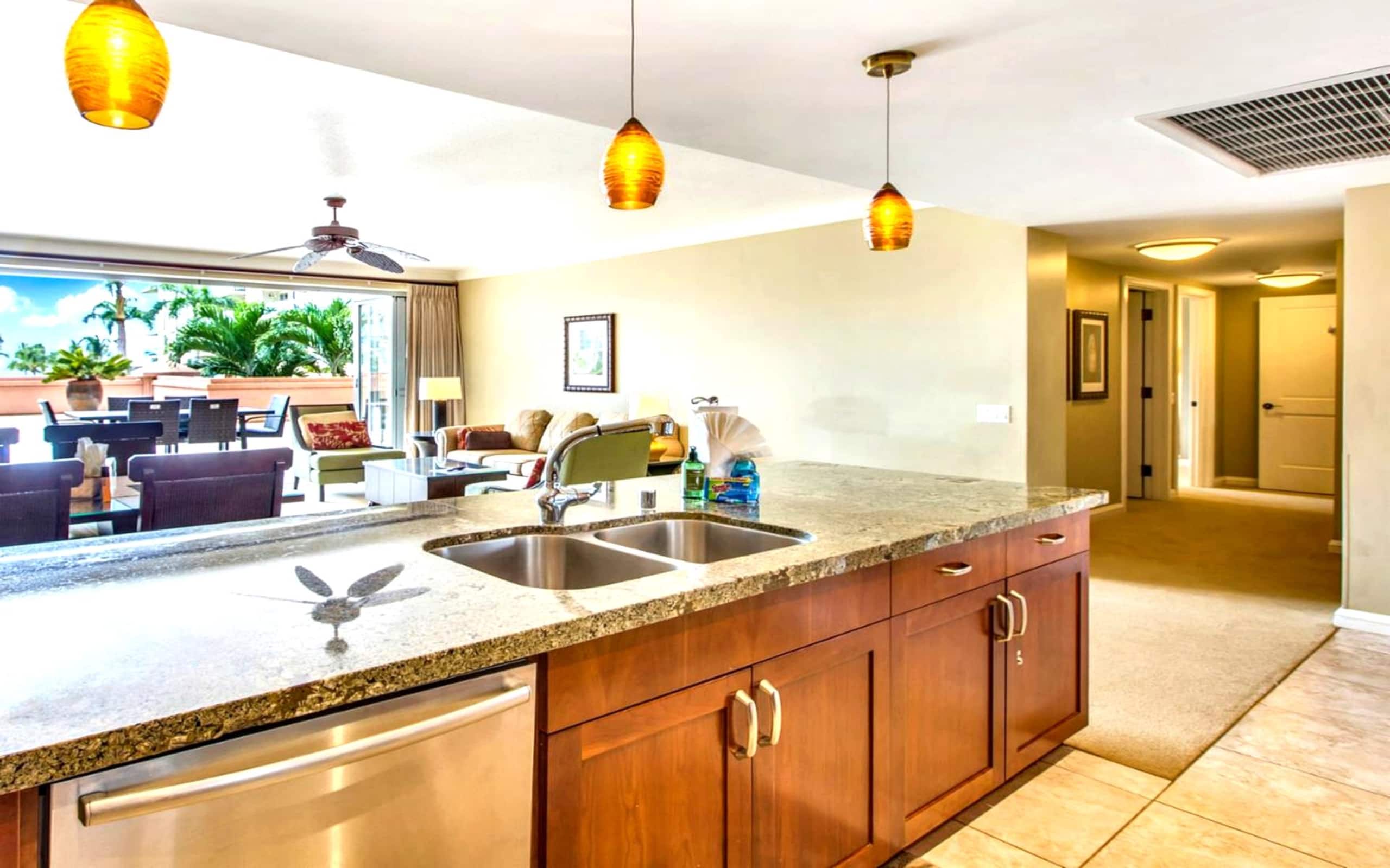 Condo in Lahaina · ★4.4 · 2 bedrooms · 3 beds · 2 baths - Image 5