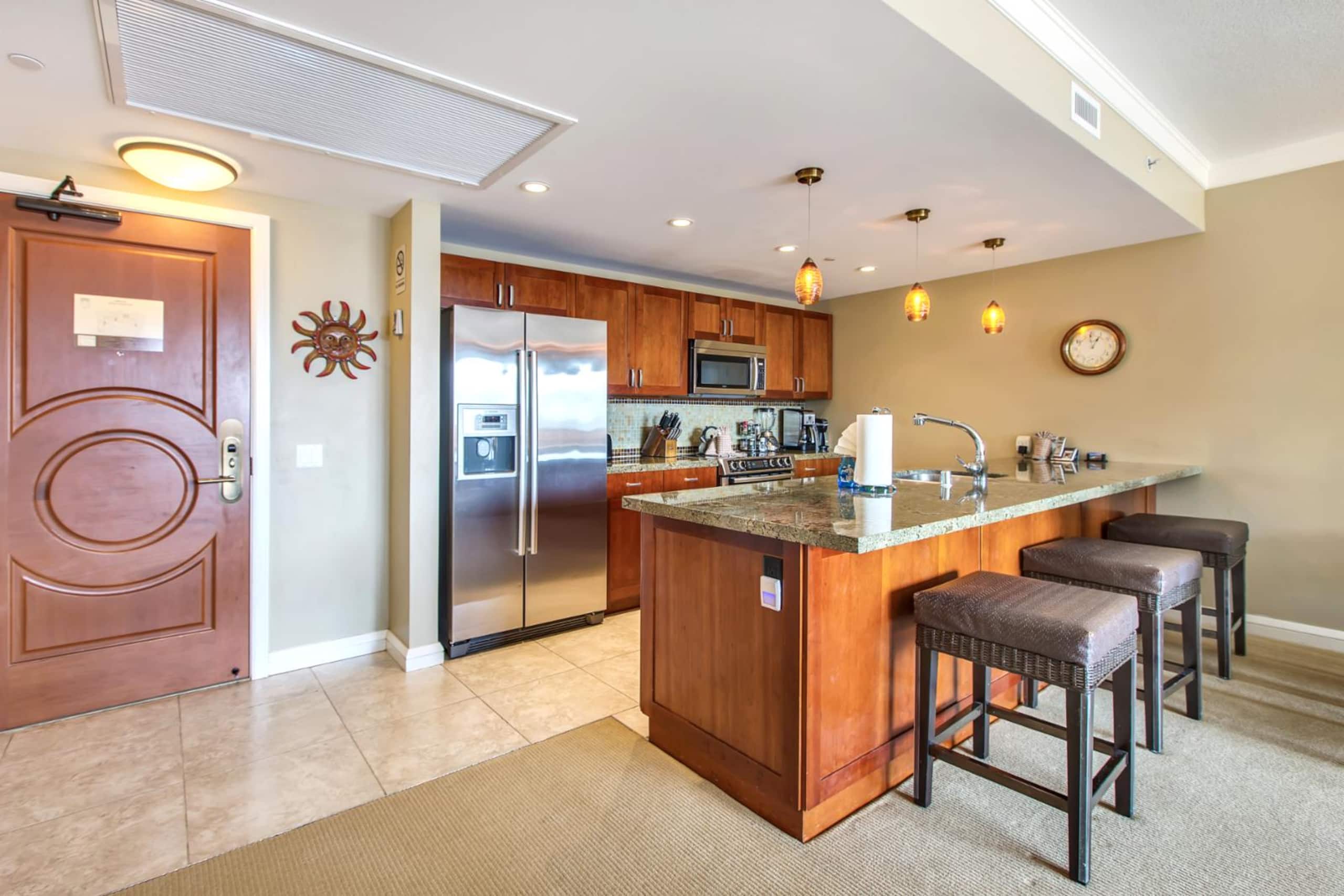 Condo in Lahaina · ★4.4 · 2 bedrooms · 3 beds · 2 baths - Image 2