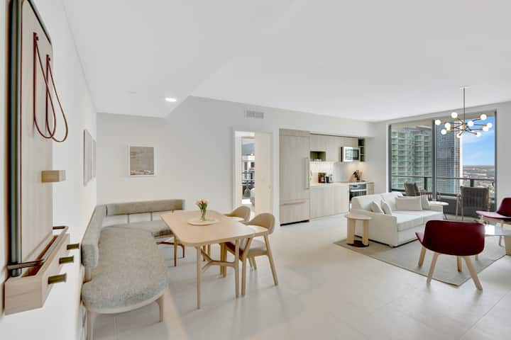 Sebule yenye starehe, yenye nafasi kubwa na yenye kuvutia, inayofaa kwa ajili ya kupumzika baada ya siku ndefu.