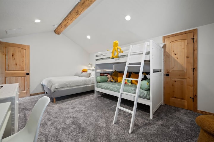 โต๊ะและเก้าอี้สำหรับเด็ก