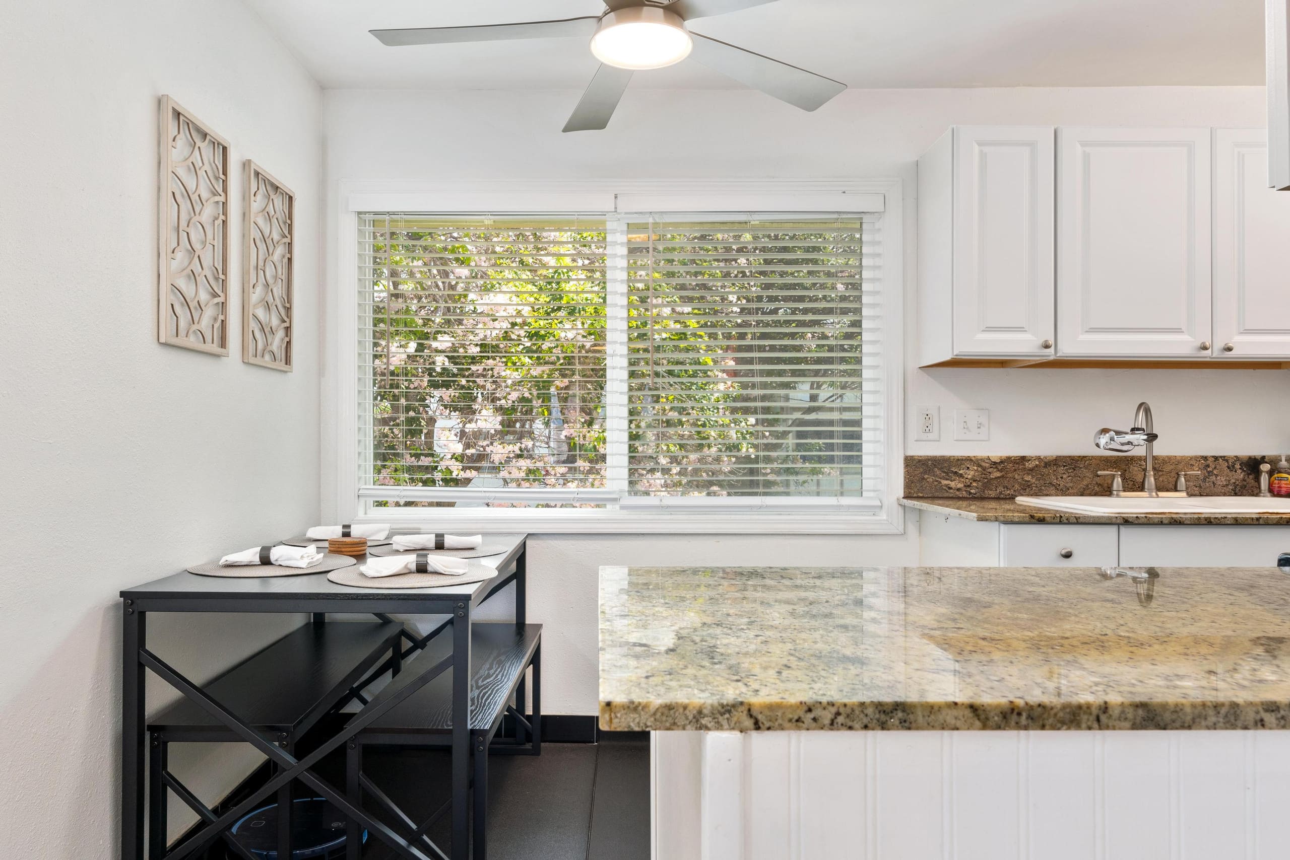 Condo in Kailua-Kona · ★5.0 · 2 bedrooms · 3 beds · 1 shared bath - Image 8