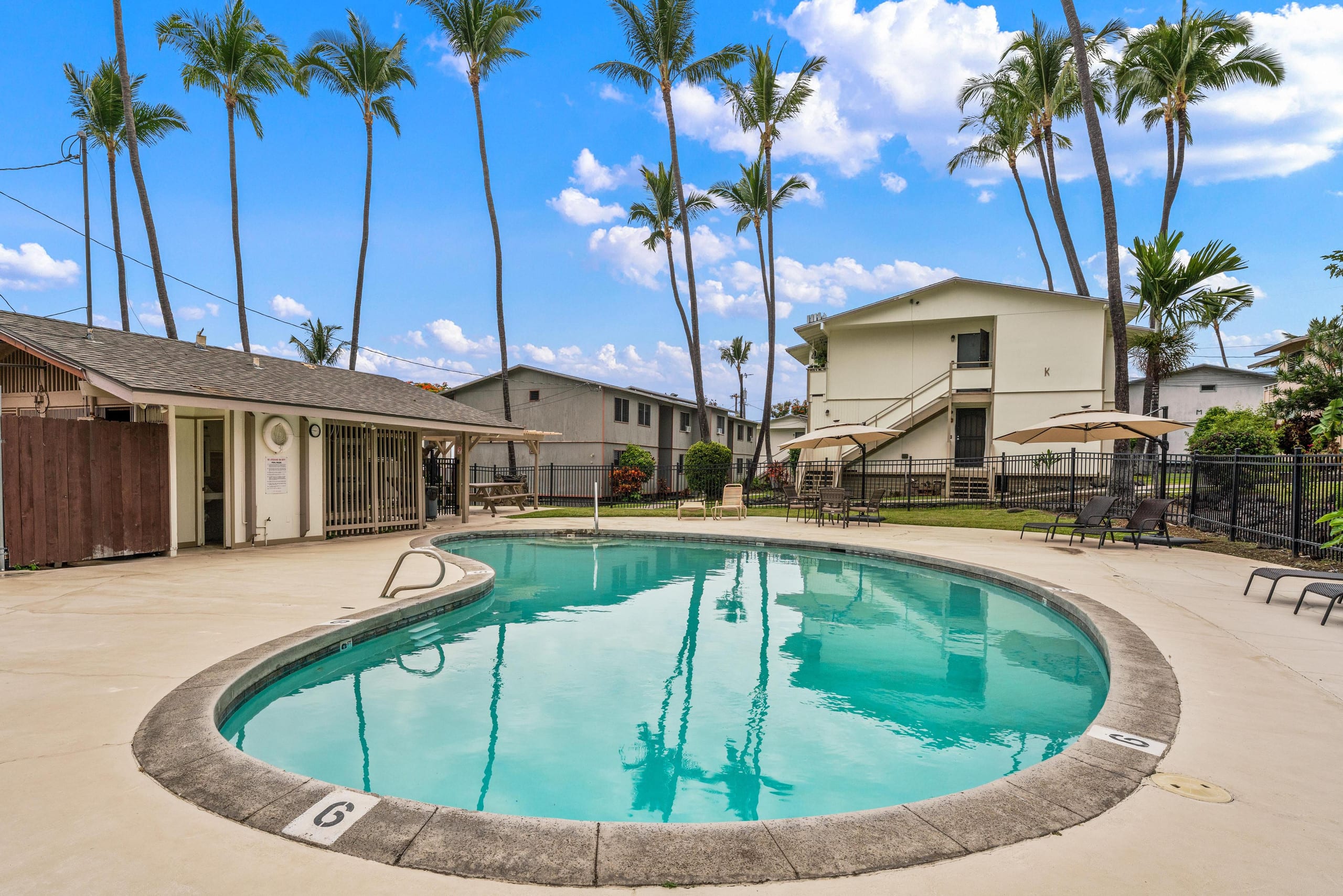Condo in Kailua-Kona · ★5.0 · 2 bedrooms · 3 beds · 1 shared bath - Image 3