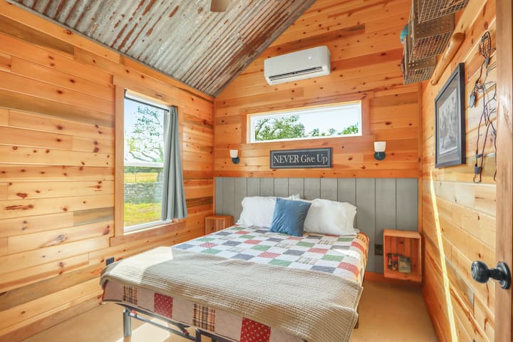 Спална соба 1 со брачен кревет (широк 150-179 см).