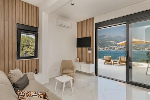 Popular Airbnb listing: Remote Luxury AP with Panoramic Terrace & Beach in Herceg Novi