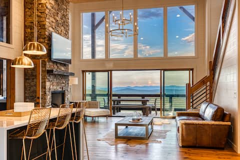 Luxury Mtn Cabin • Hot Tub & Views • Sleeps 14