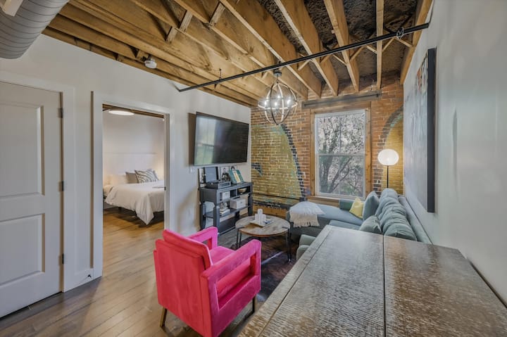 Luxe Getaway Loft + Speakeasy | Stay Near Broadway - Nashville, TN
