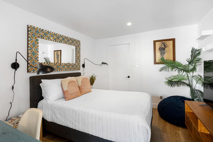 2. spavaća soba ima bračni krevet.