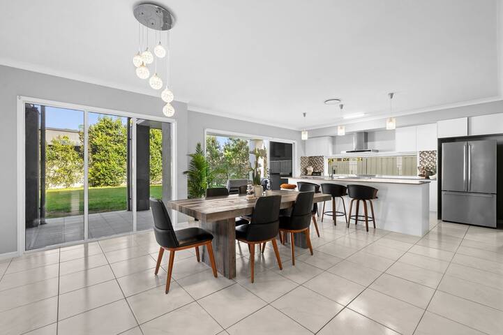 Sunset House at Pelican Waters with Heated Pool gallery image 3