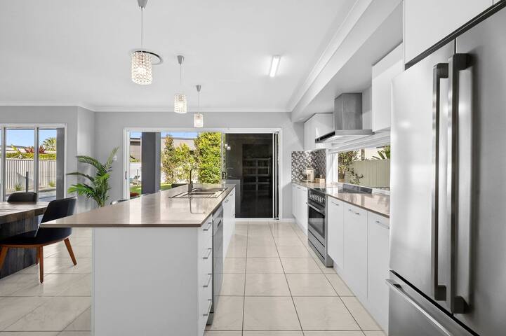 Sunset House at Pelican Waters with Heated Pool gallery image 5