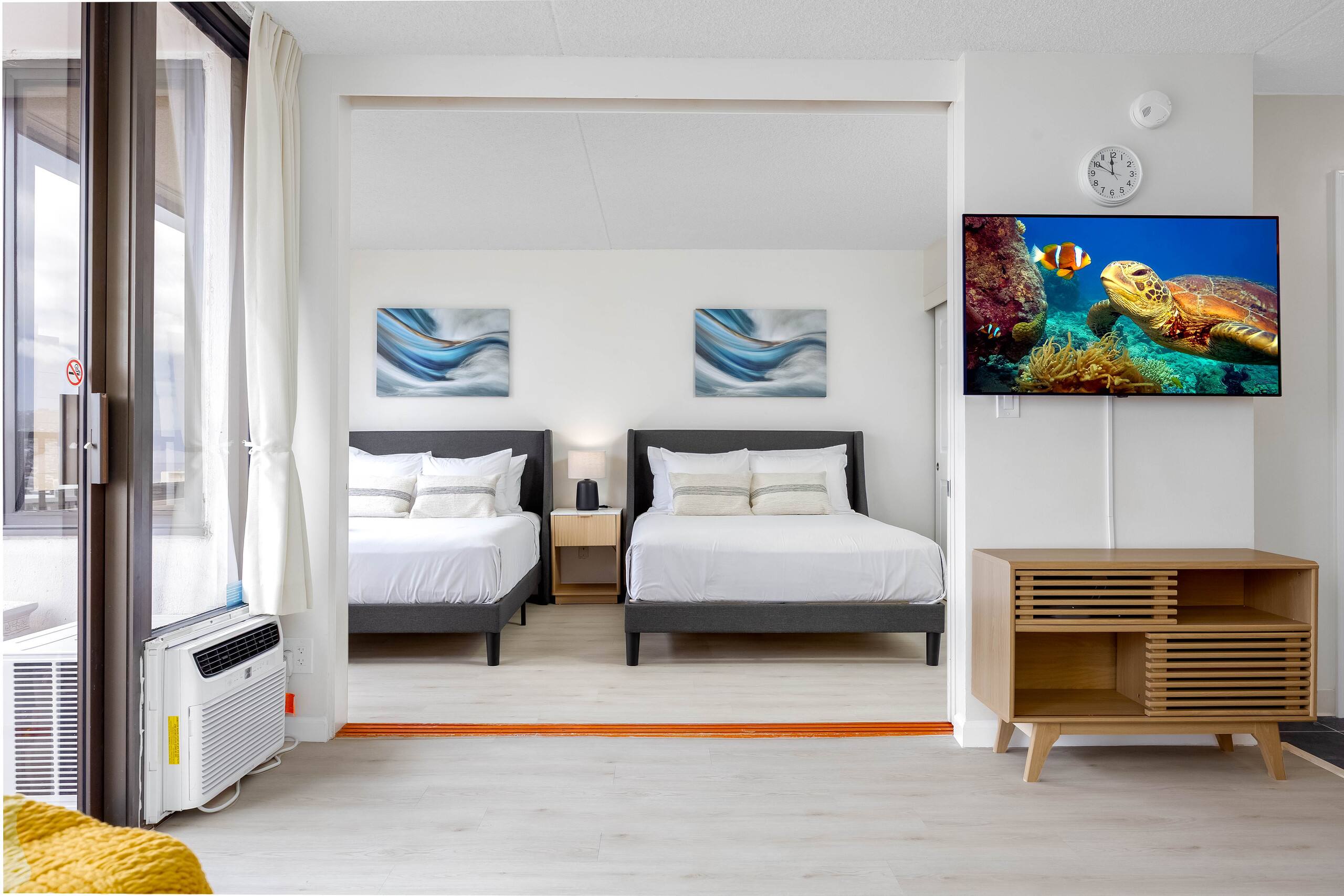 Waikiki condo w/ lanai & mountain views - Image 29