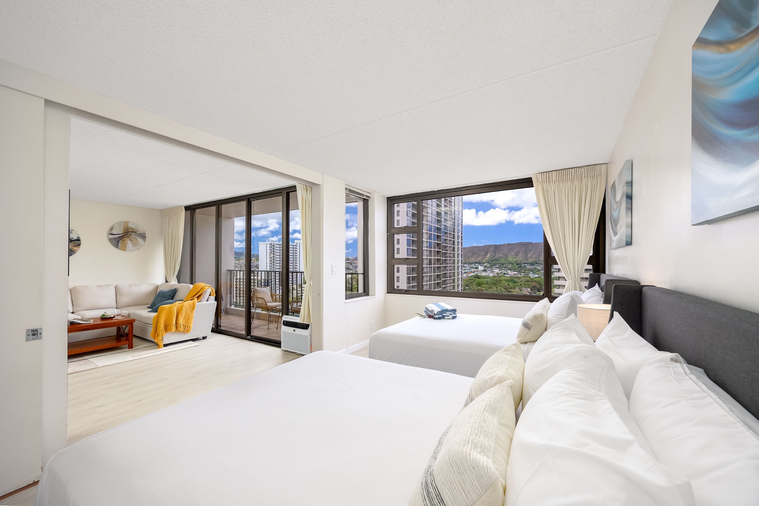 Waikiki condo w/ lanai & mountain views - Image 24