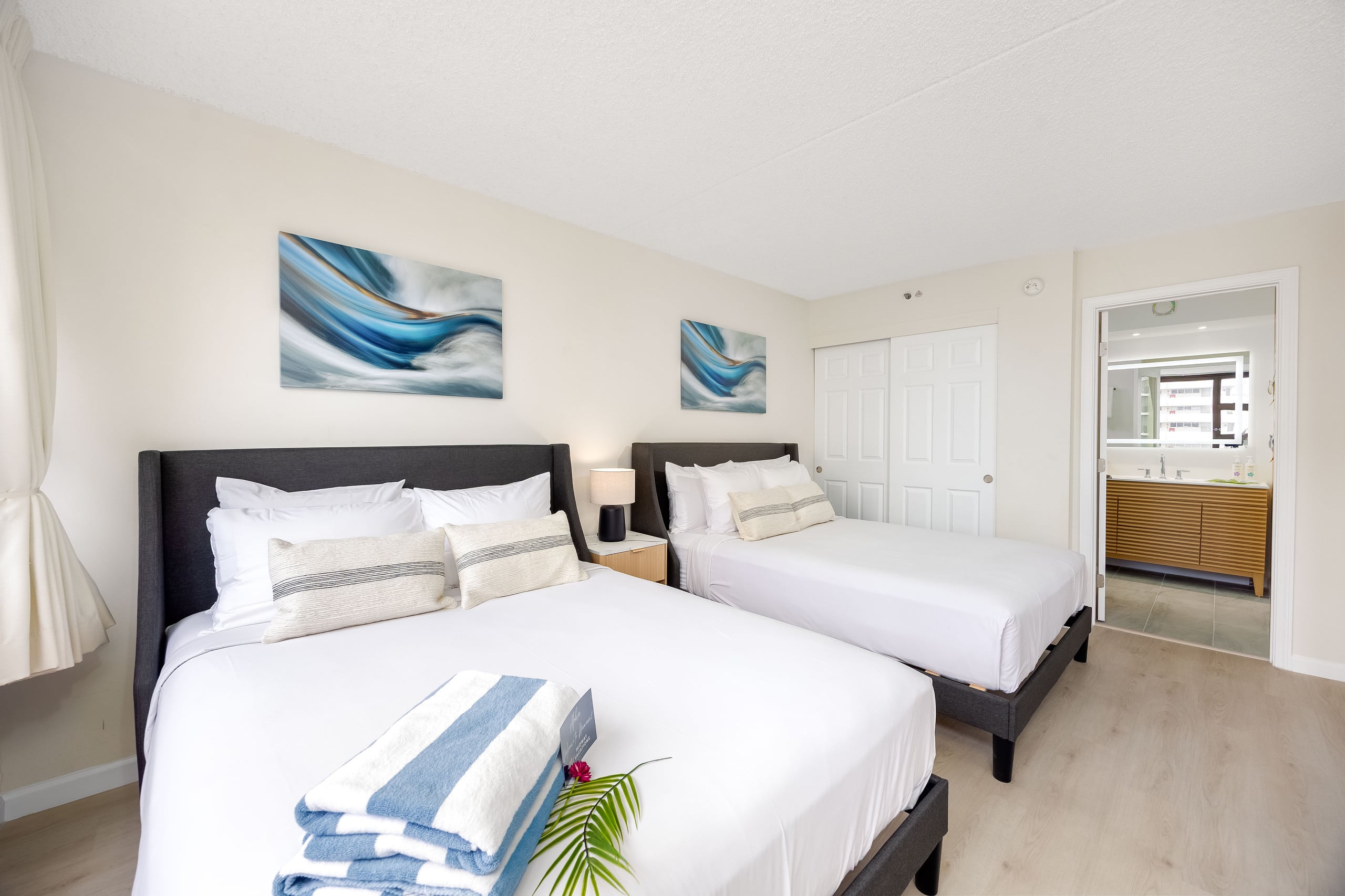 Waikiki condo w/ lanai & mountain views - Image 27