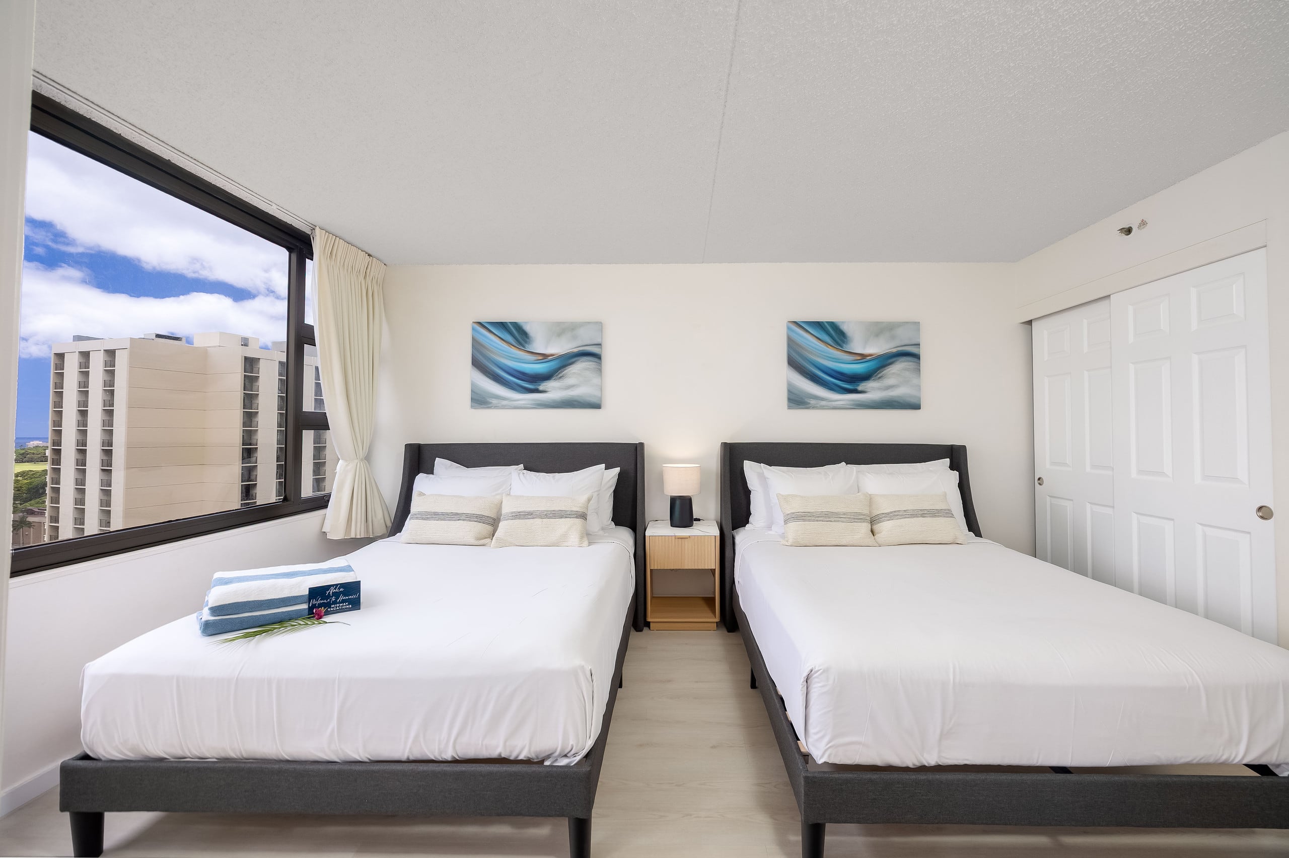 Waikiki condo w/ lanai & mountain views - Image 26