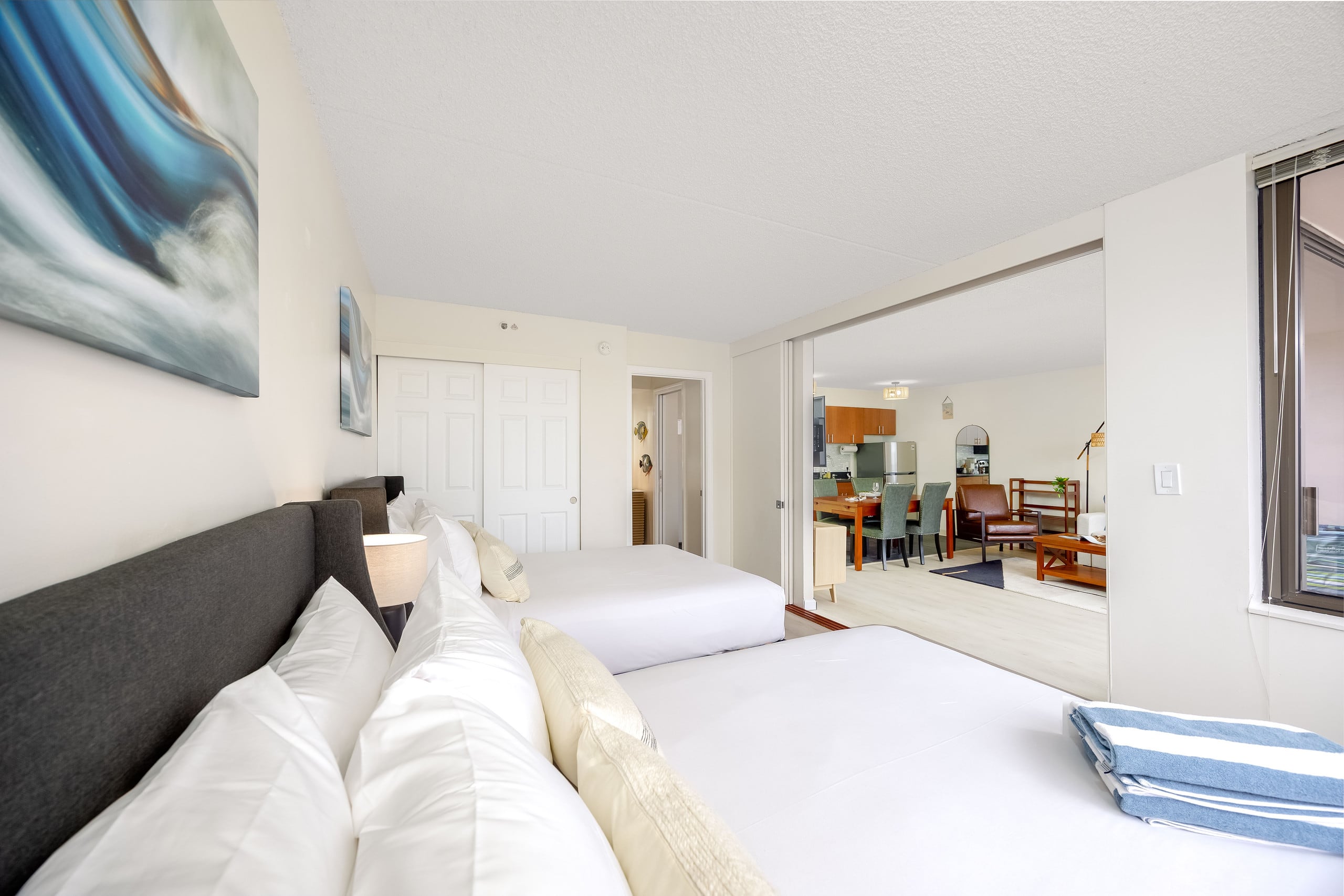 Waikiki condo w/ lanai & mountain views - Image 25