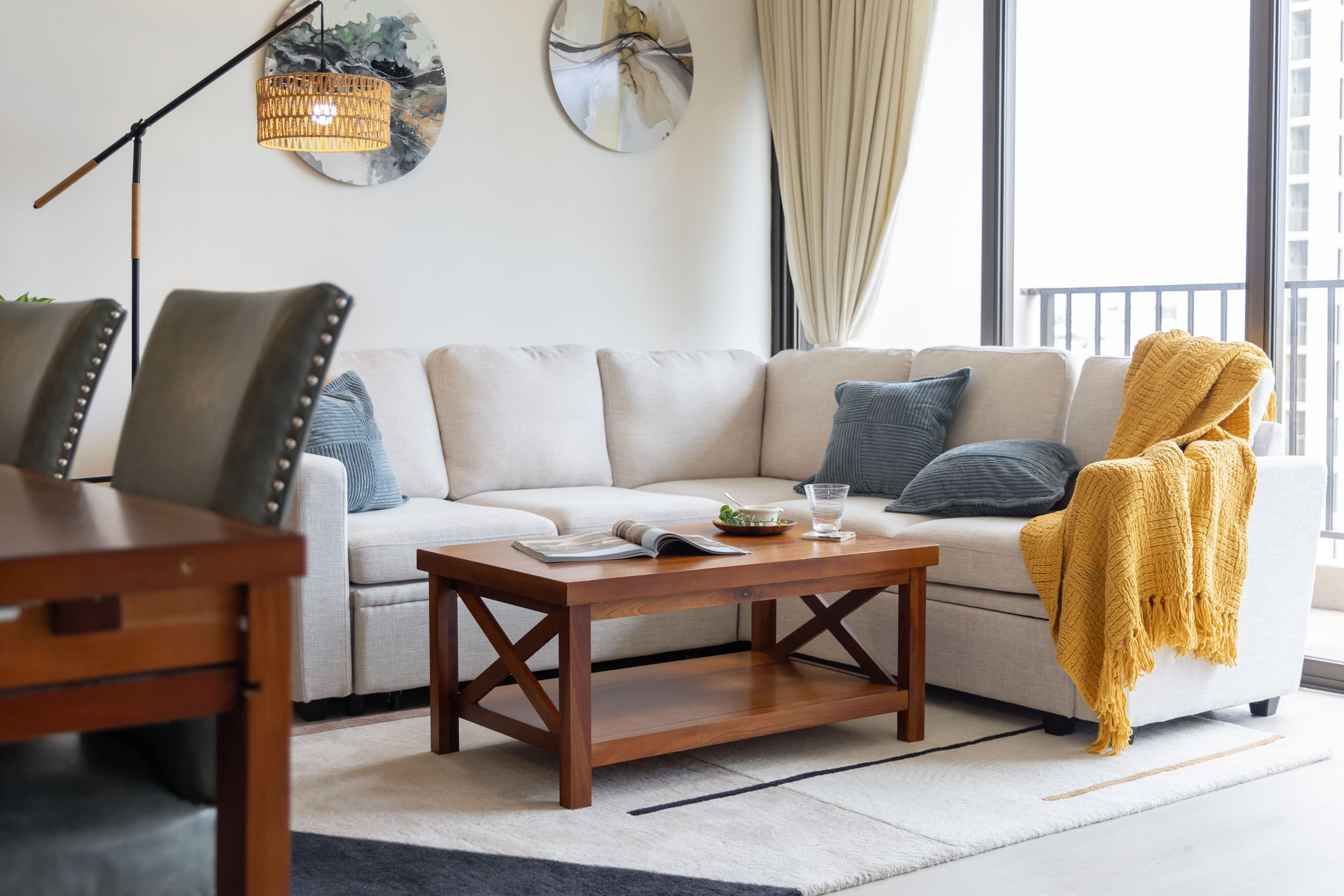 Waikiki condo w/ lanai & mountain views - Image 8