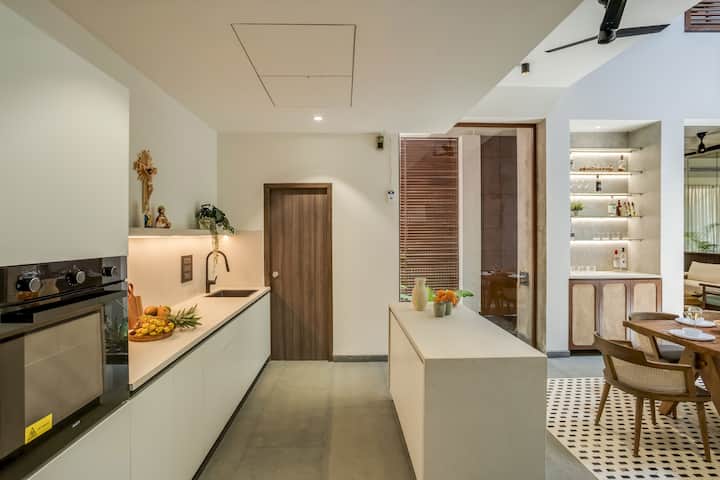 Full kitchen image 1