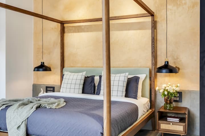 Bedroom 1 image 4