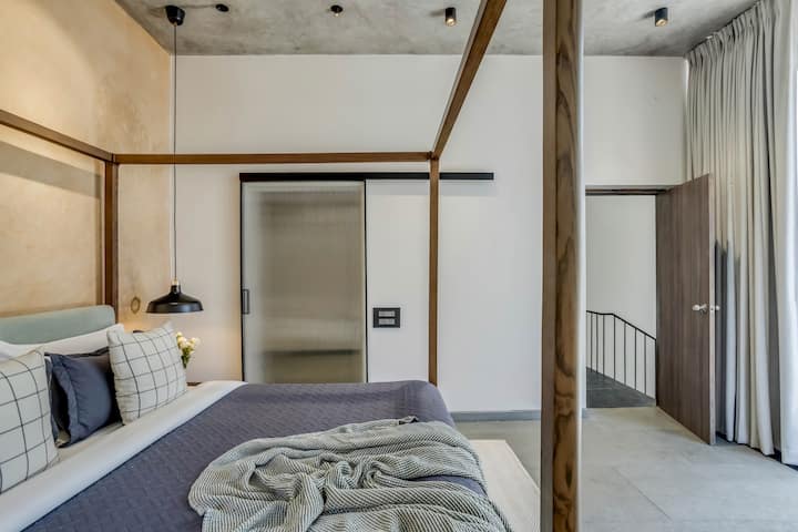 Bedroom 1 image 2